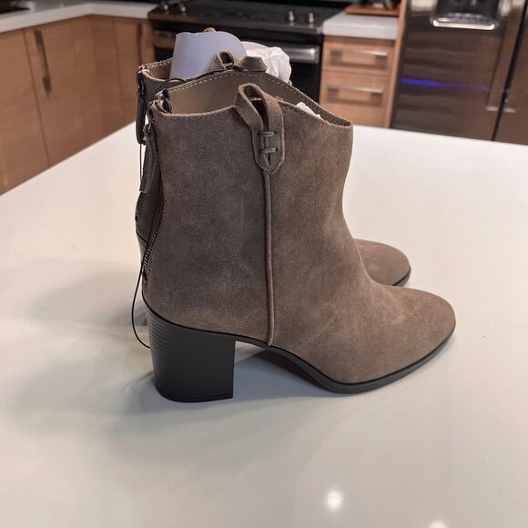 NEW MIA Aedlin Gray Suede Zipper Back Ankle Boots Size 11M - Picture 3 of 10